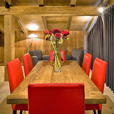 Les Bossons Chalet Sleeps 6 Wifi *
