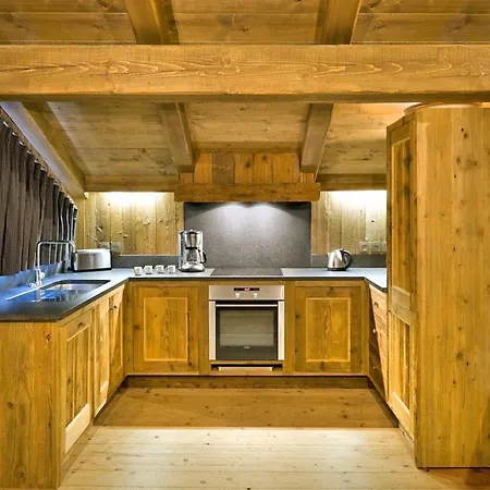 Les Bossons Chalet Sleeps 6 Wifi